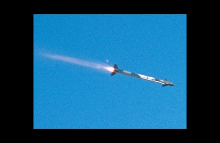 Tên lửa không đối không tầm nhiệt AIM-9 Sidewinder do Mỹ chế tạo